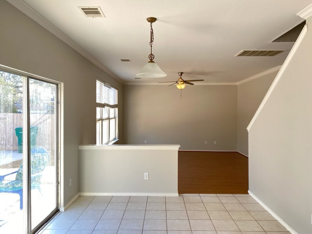 Building Photo - 2326 Clover Ridge Dr