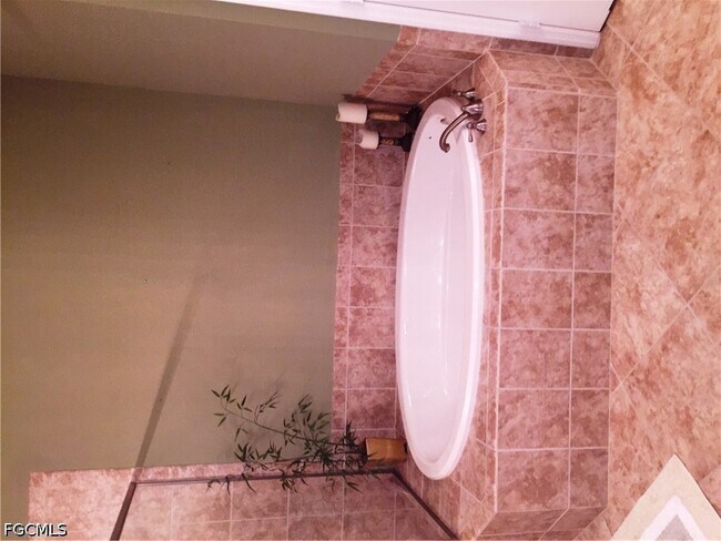 Building Photo - 16550 Goldenrod Ln