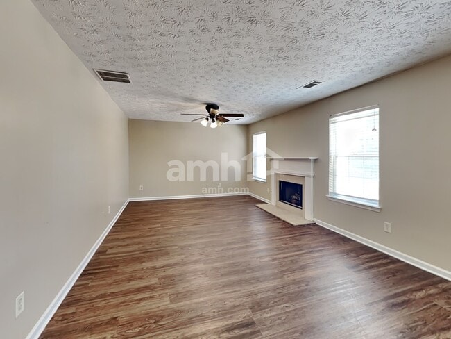 Building Photo - 1905 Barnett W Ct NE