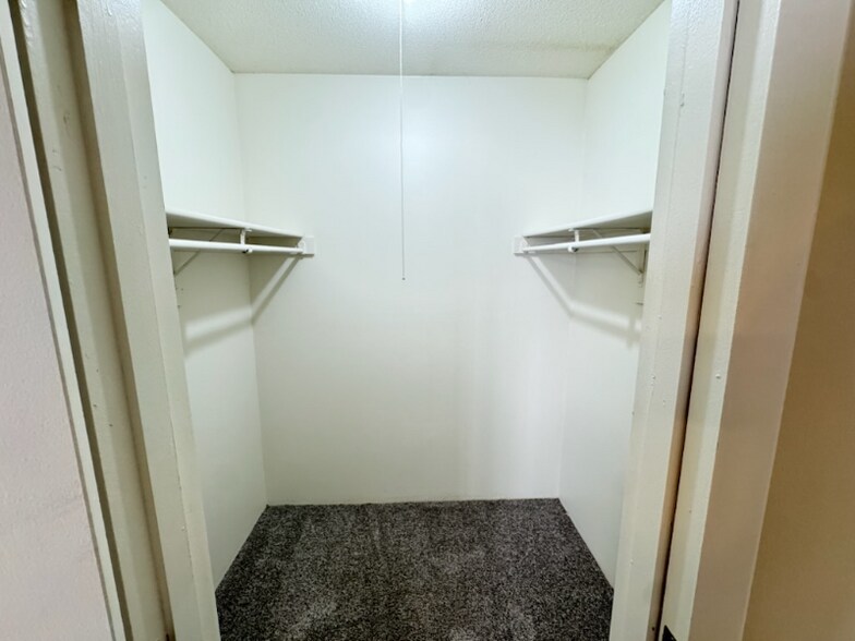 Building Photo - 7311 Buckingham Dr