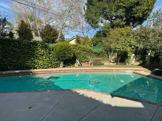 Building Photo - Stunning Single-Story Granada Hills Pool Home | 3 Bed | 2 Bath | 2,500 Sq Ft