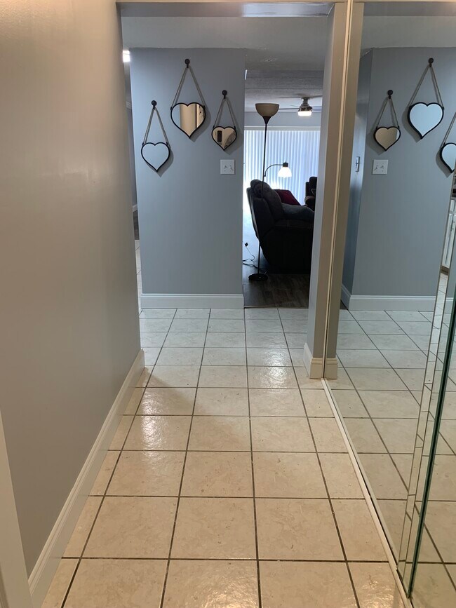 Building Photo - 8530 Madrid Ct