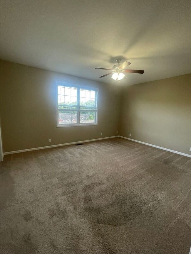 Building Photo - 3 bed, 2 bath, 2 car garage townhouse w/ bonus room in West Knoxville