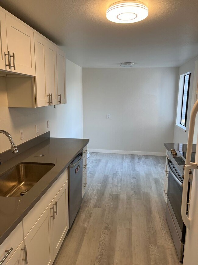 Building Photo - W55-56