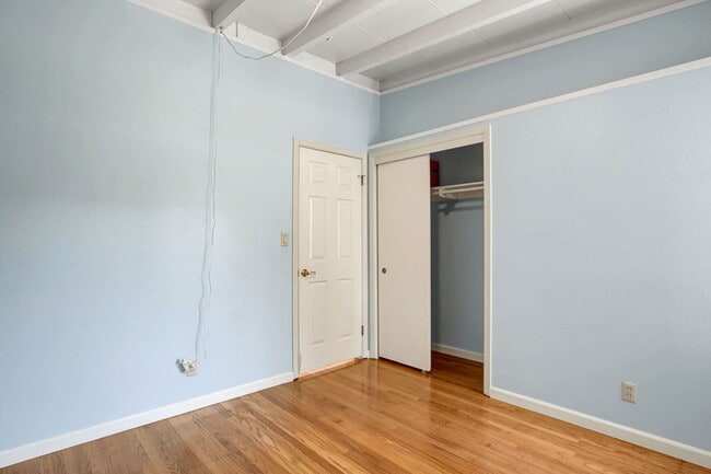 Building Photo - Spacious 4 bed, 2.5 Bath Home with Bonus Room and Pool in Palo Alto!