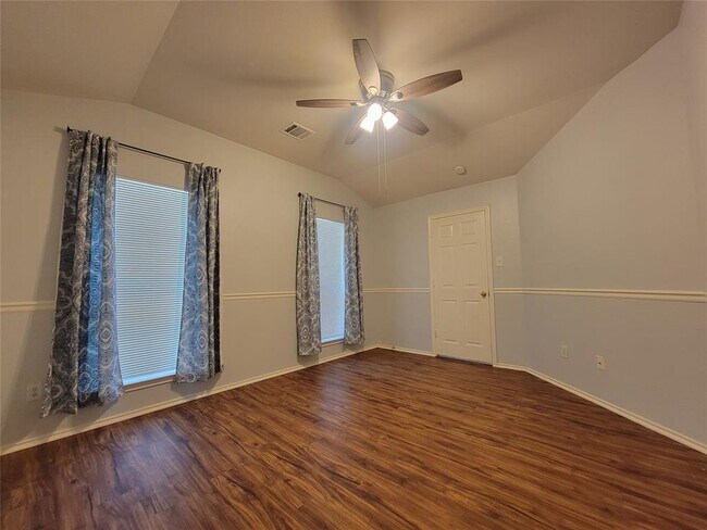 Building Photo - 152 Dressen