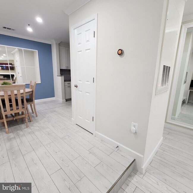 Building Photo - 255 S Pickett St