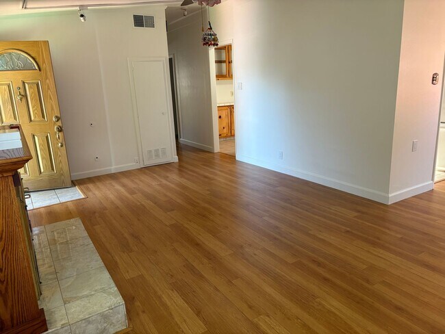 Building Photo - Beautiful 4 bedroom 2 bath home in Newark