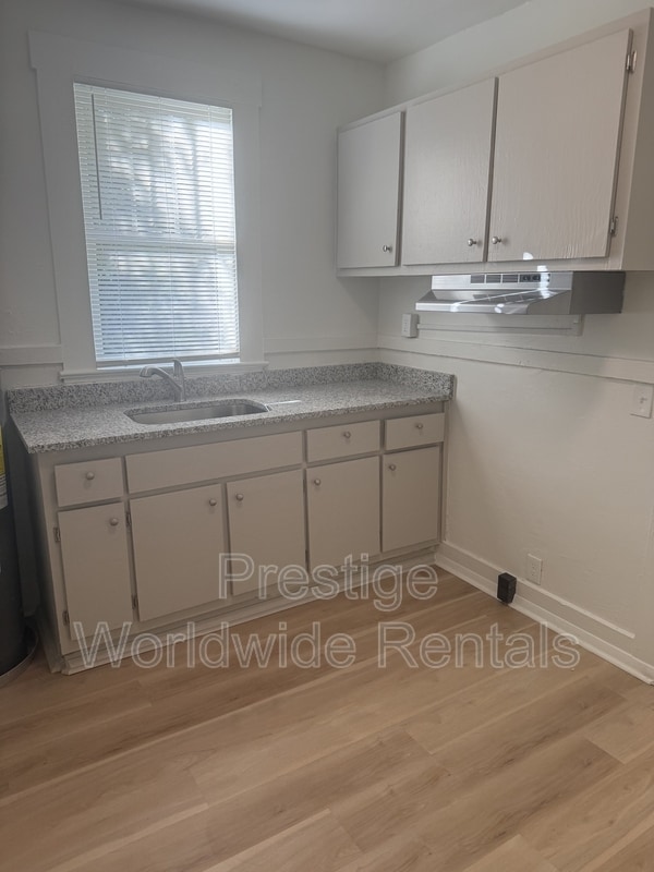 Building Photo - 2713 Dawson St