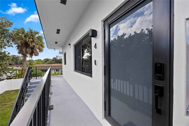 Building Photo - 630 NE 166th St