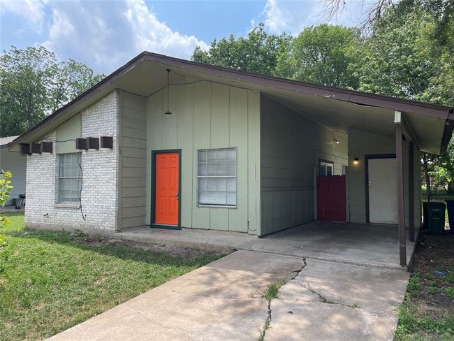 Building Photo - 5900 Glen Meadow Dr