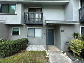 Building Photo - 2404 Seaside Dr