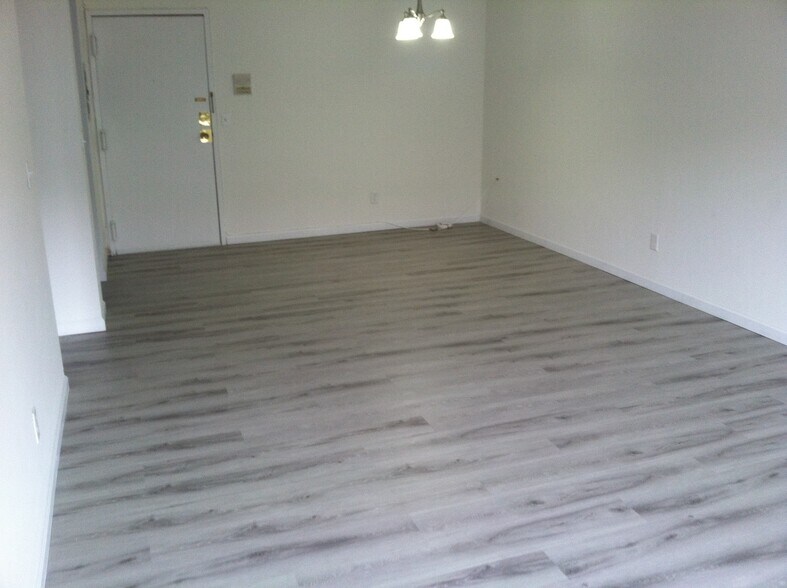 Primary Photo - 792 Edgewood Ln