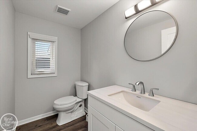 Building Photo - 1765 E Predmore Rd