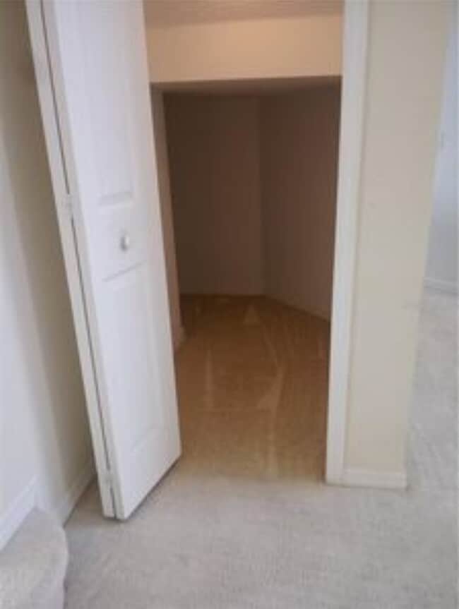 Building Photo - 148 Columbia Dr