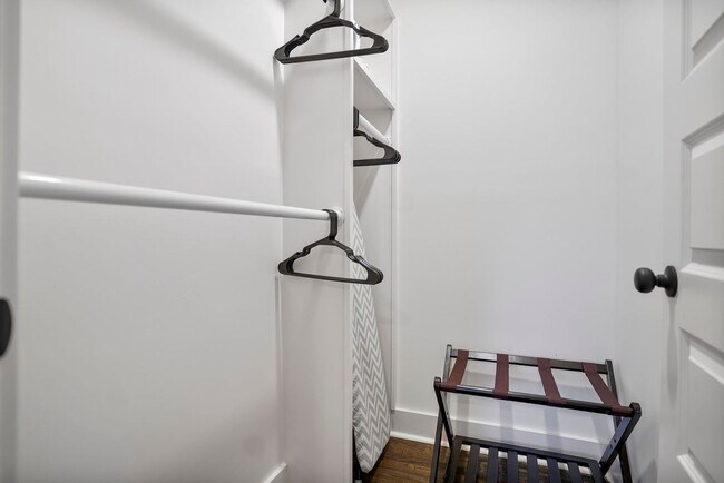 Building Photo - 975 Shadowridge Dr SE