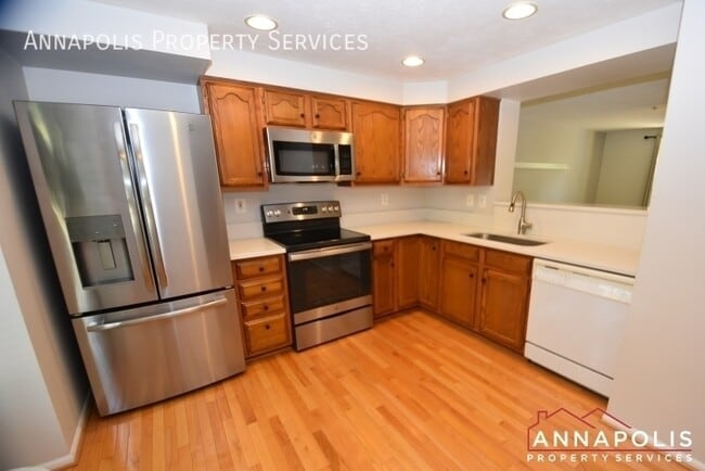 Building Photo - 571 Quaker Ridge Ct