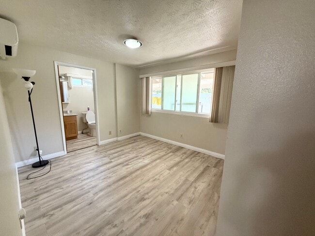 Building Photo - Duplex- Back House, Available Now in Salt ...