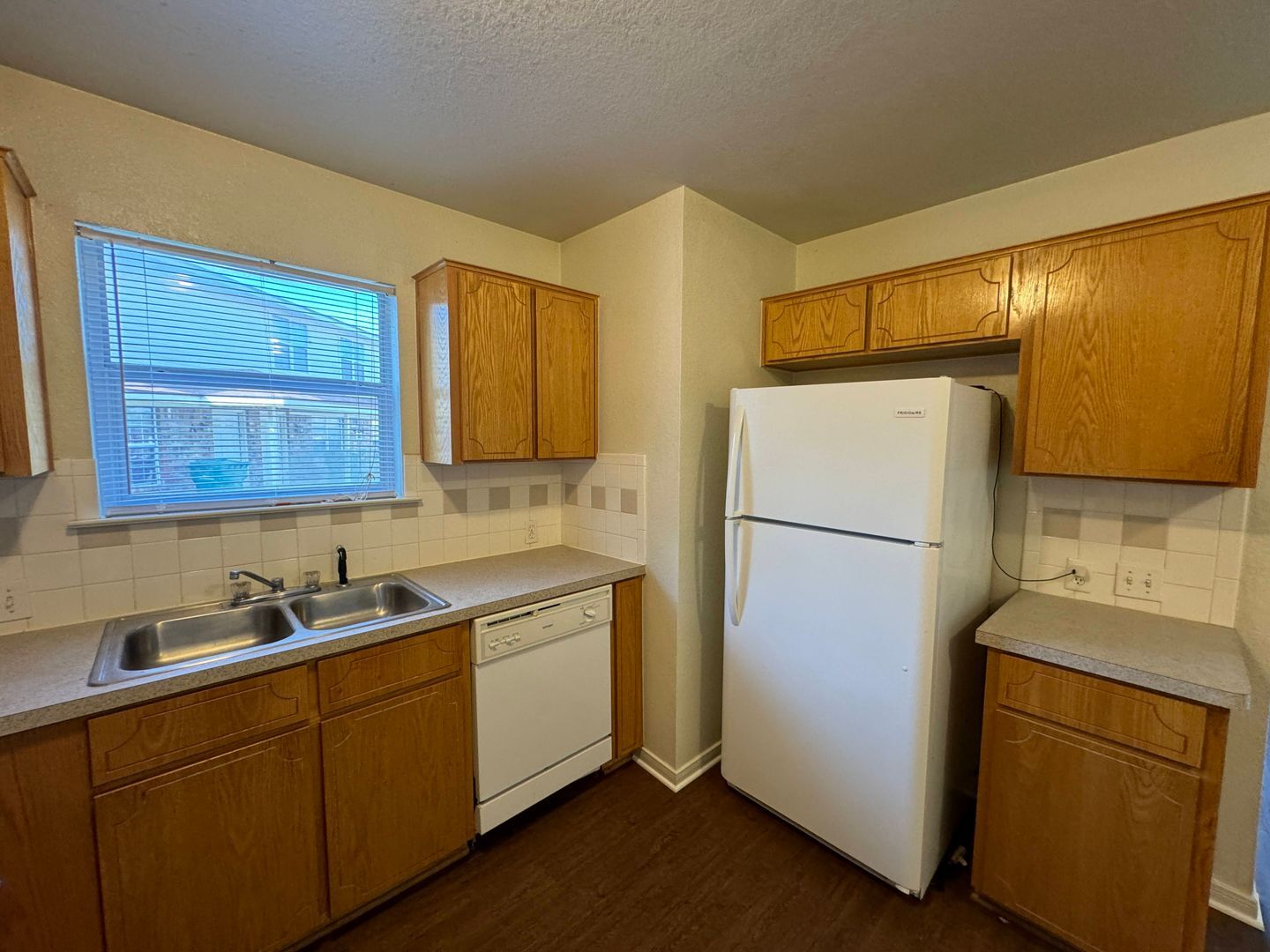 Building Photo - 404 Brittney Way