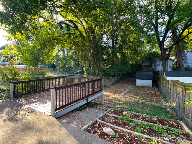 Building Photo - 5721 Bramble Ave