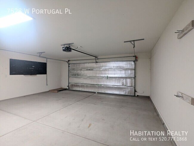 Building Photo - 7528 W Portugal Pl