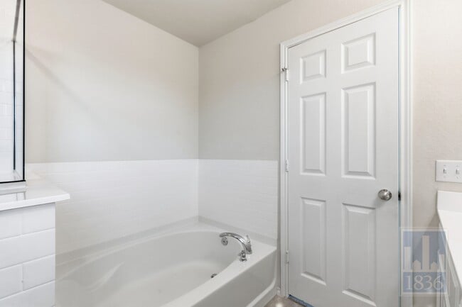 Building Photo - 113 Zuma Dr