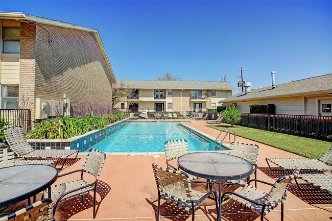 Building Photo - 3131 Cummins St