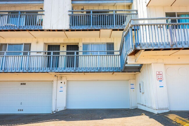 Building Photo - Charming 3-Bedroom Home in Gated South Par...