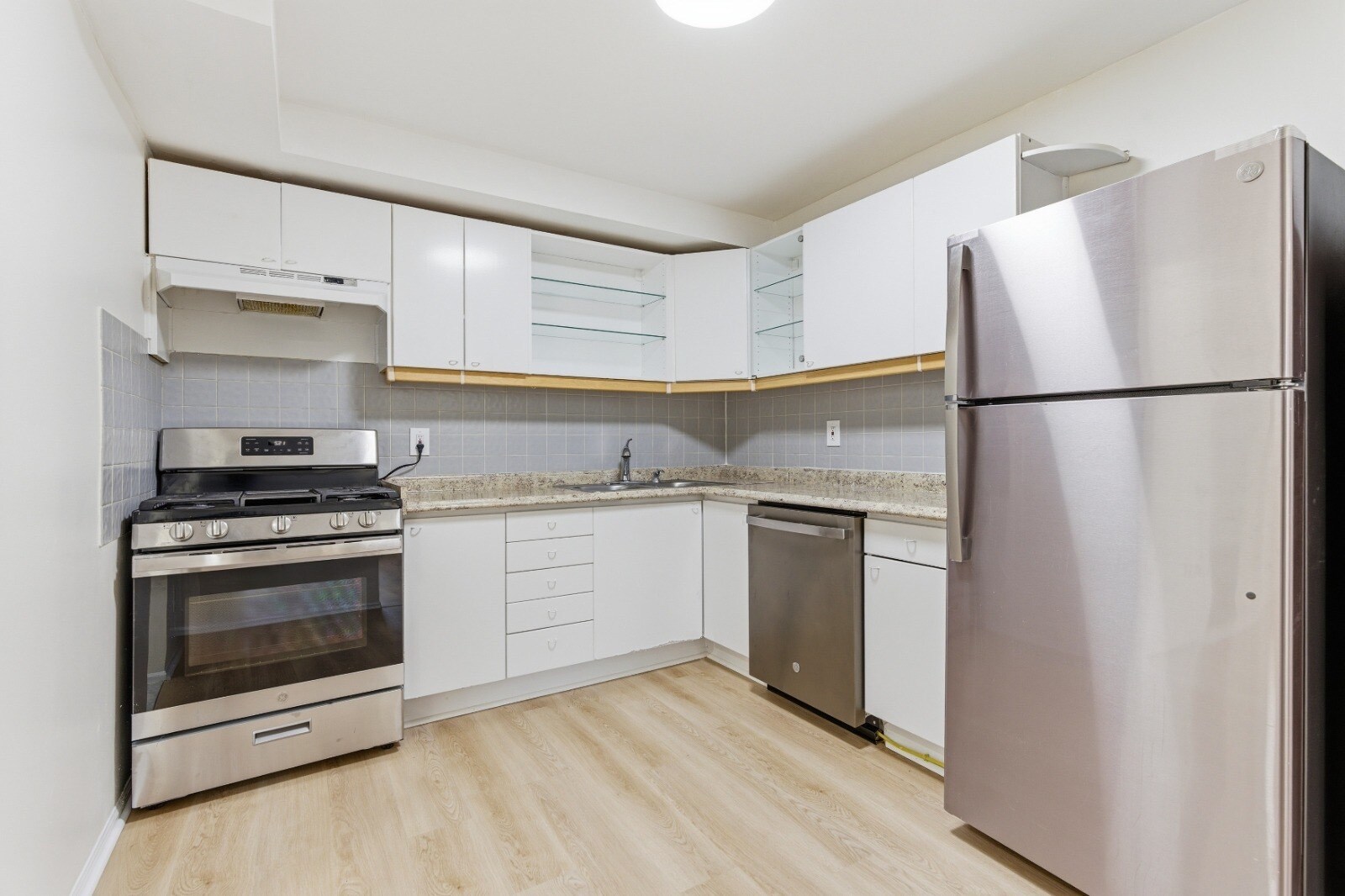 Building Photo - 491 College Dr
