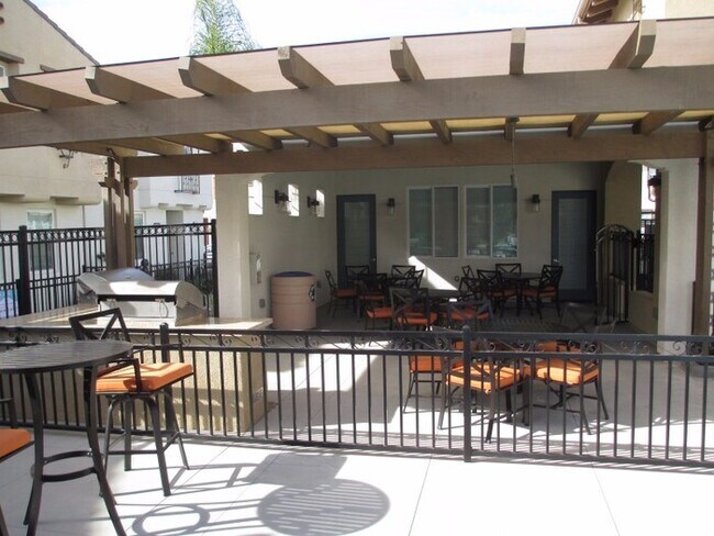 Building Photo - 40407 Calle Real