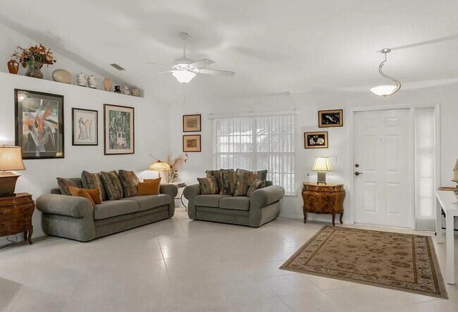 Building Photo - Single-Family Home