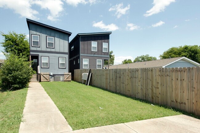 Building Photo - 1515 21st Ave N