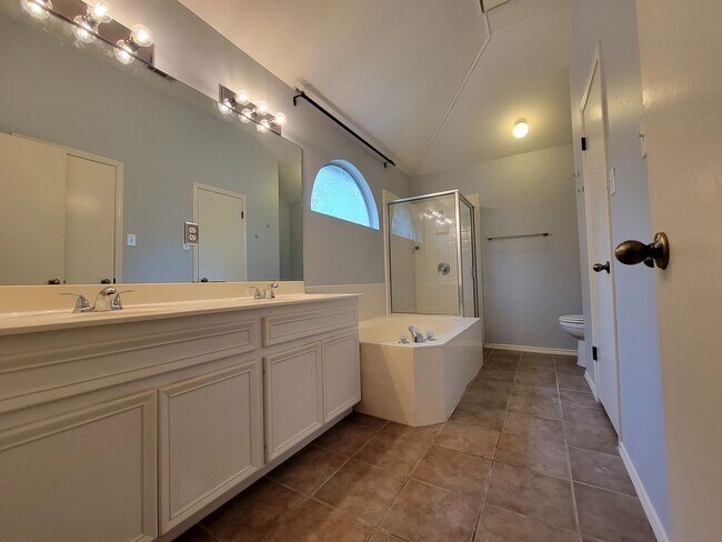 Building Photo - 722 Minturn Ln