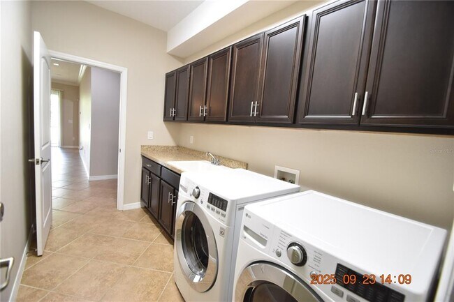 Building Photo - 15660 Starling Water Dr