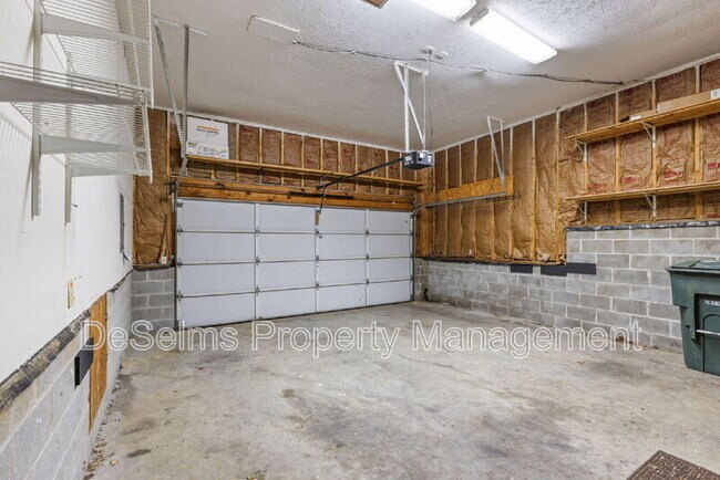 Building Photo - 236 Burgandy Hill Rd