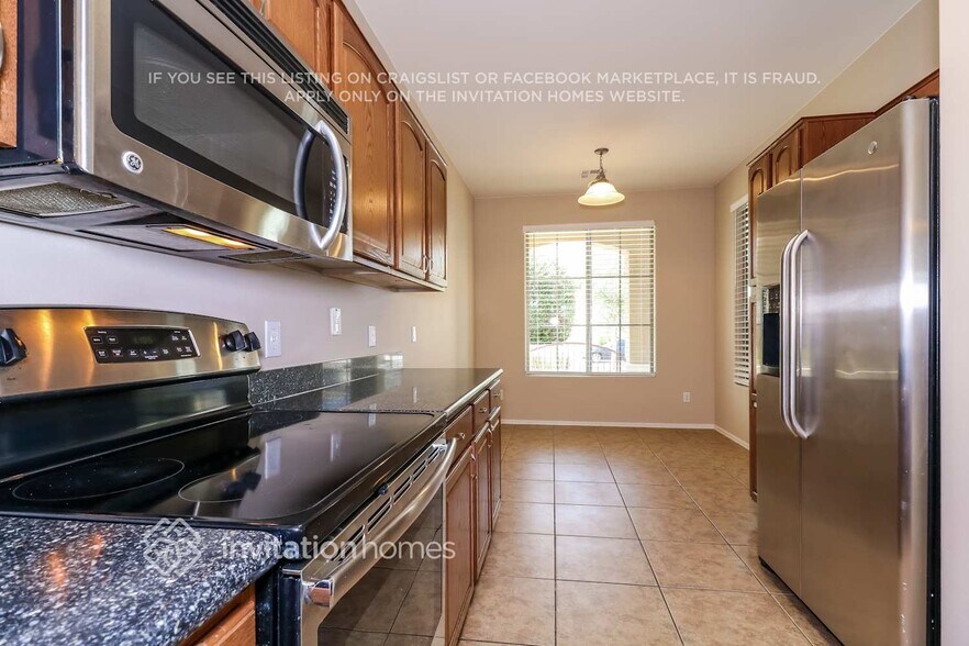 Building Photo - 14847 N 174th Ln