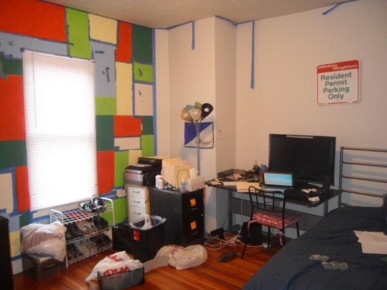 Building Photo - 86 Linden St