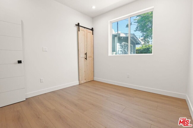 Building Photo - 2133 S Longwood Ave