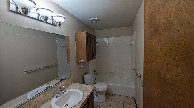 Building Photo - 2225 E Jonquil Rd