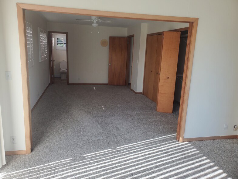 Building Photo - 4203 NE Skyline Dr