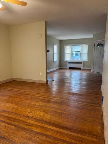 Building Photo - 122 Penn Ave