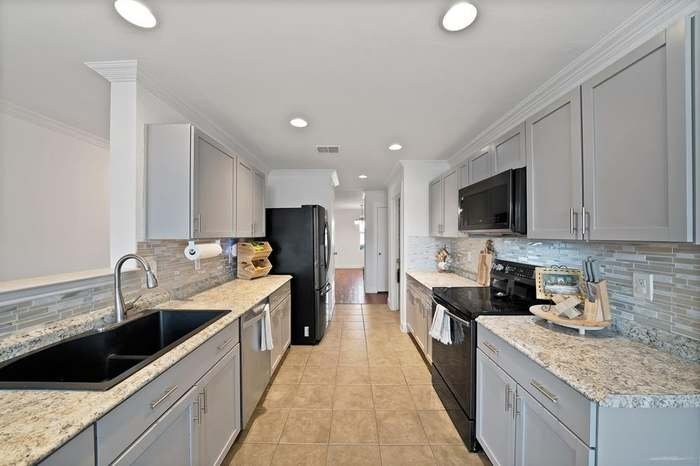 Building Photo - 1120 Bumble Bee Dr