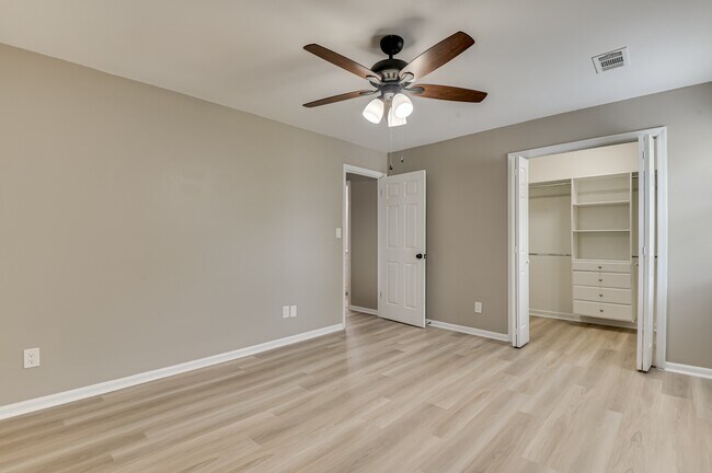 Building Photo - 454 Windtree Pl