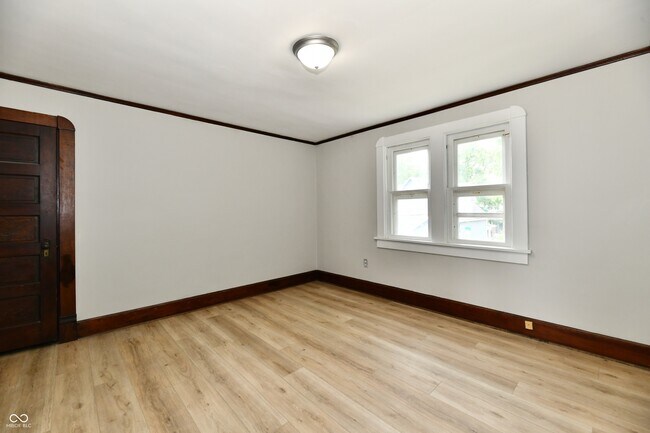 Building Photo - 852 N Rural St