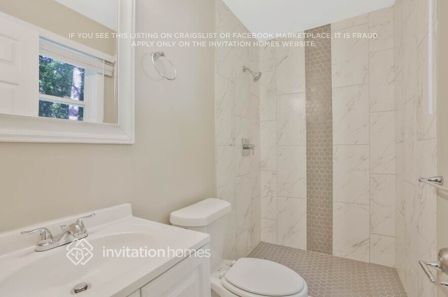 Building Photo - 2132 Rosewood Rd