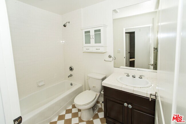 Building Photo - 5625 Crescent Park W