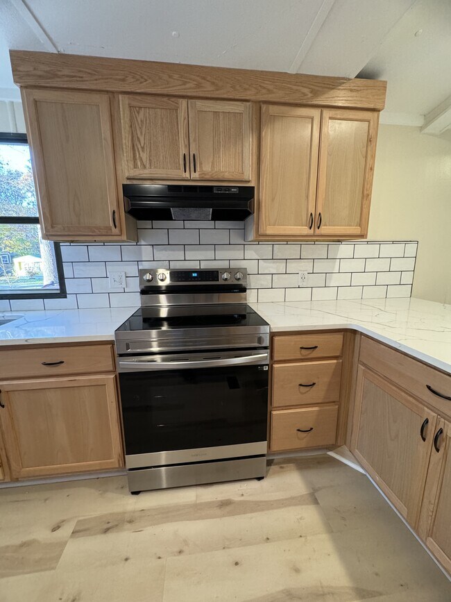 Building Photo - 2717 Hayes Dr