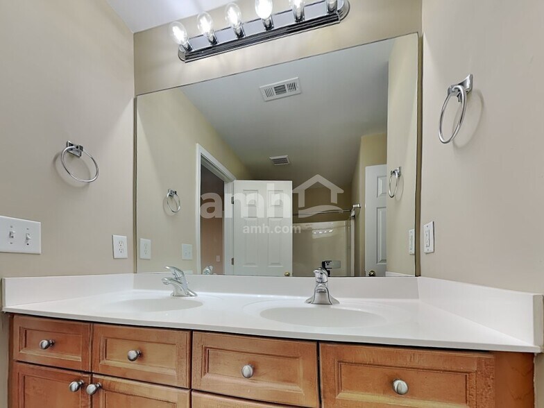 Building Photo - 423 Evans Mill Dr