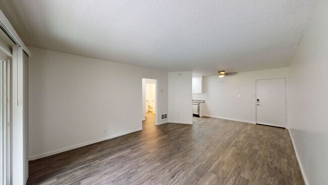 Building Photo - 1827 Lincoln Ave