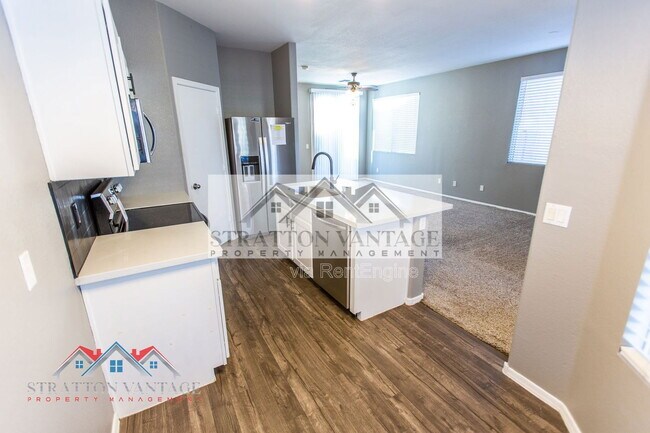 Building Photo - 1131 E Ferrara St